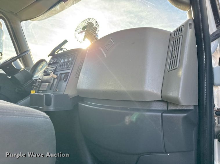 image for item EG2359 2009 International 7400 water truck