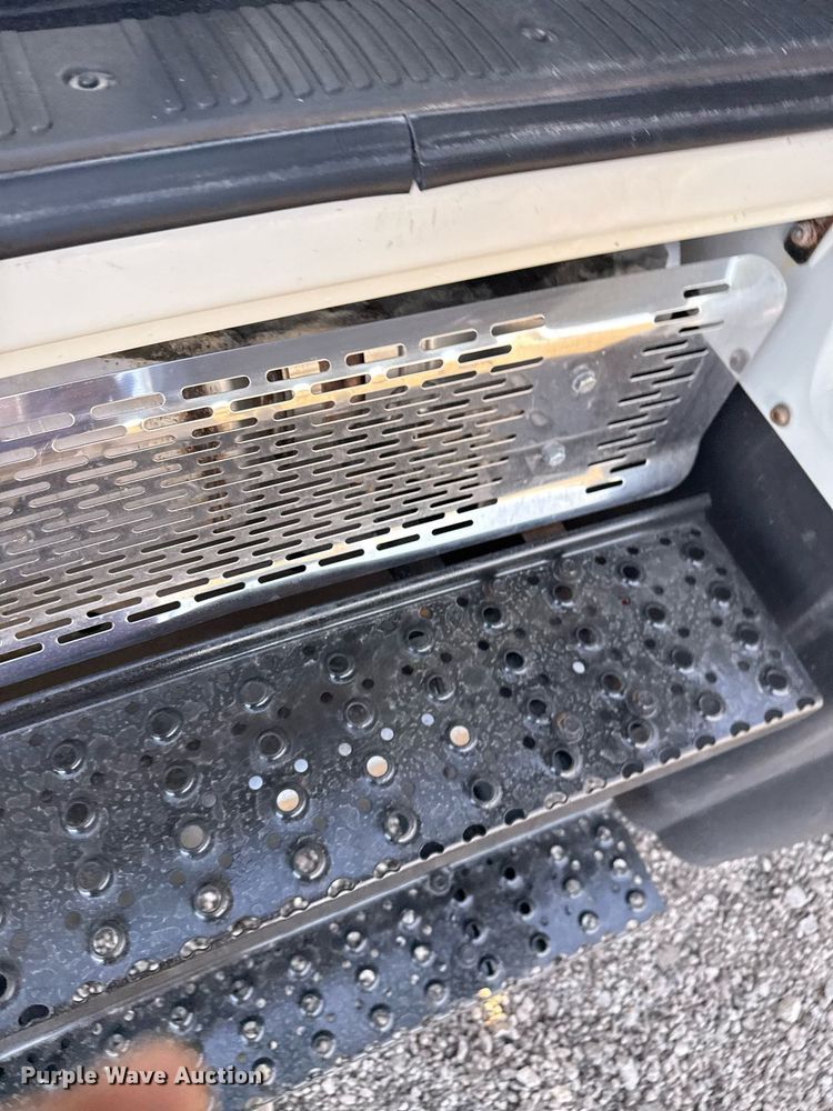 image for item EG2359 2009 International 7400 water truck