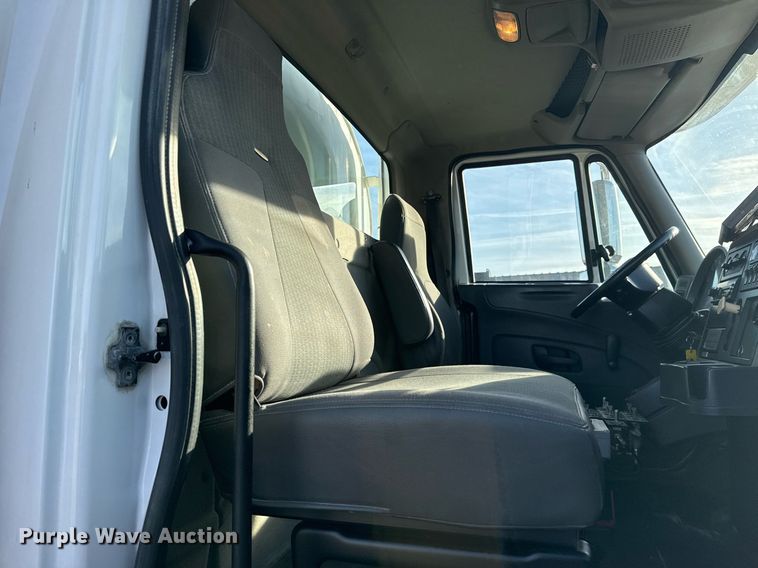 image for item EG2359 2009 International 7400 water truck