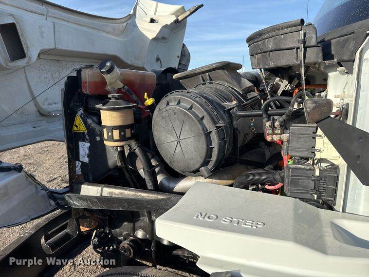 image for item EG2359 2009 International 7400 water truck