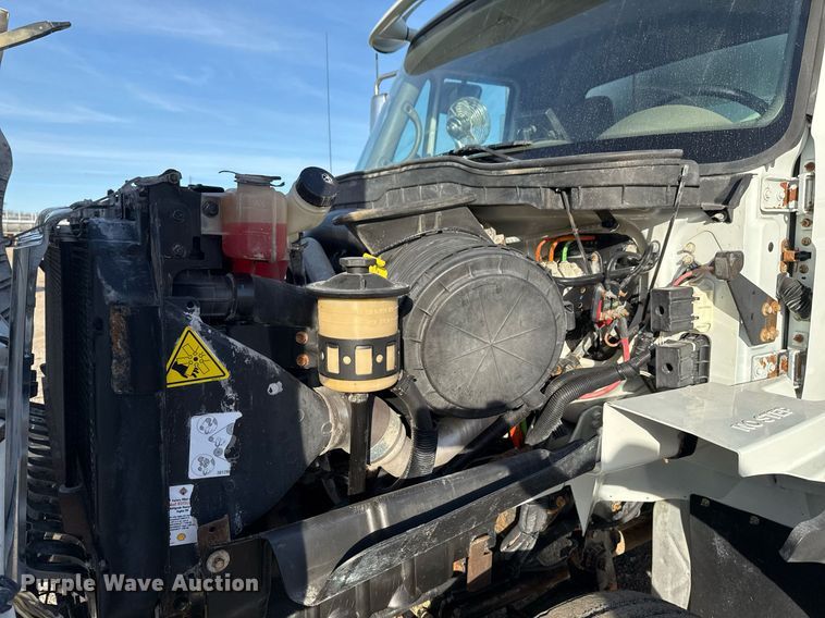 image for item EG2359 2009 International 7400 water truck