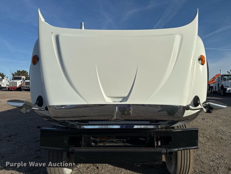 image for item EG2359 2009 International 7400 water truck