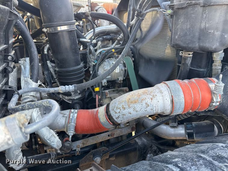 image for item EG2359 2009 International 7400 water truck