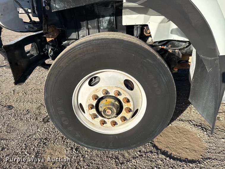 image for item EG2359 2009 International 7400 water truck