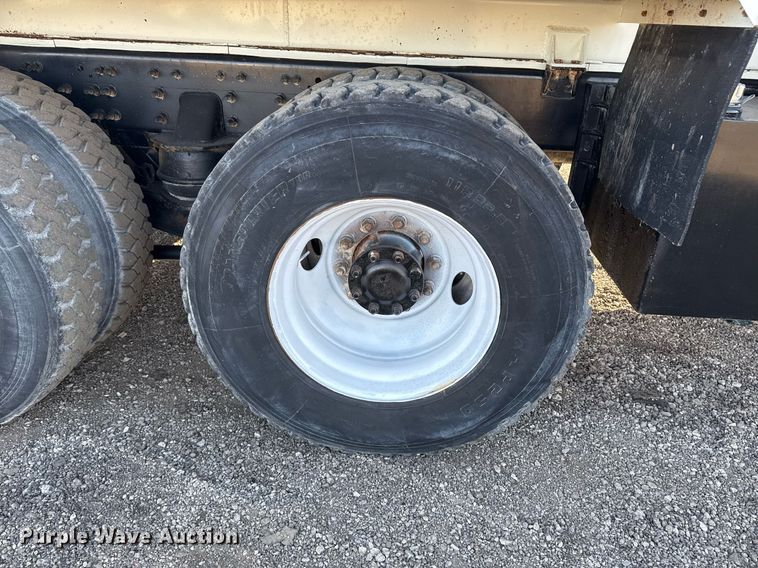 image for item EG2359 2009 International 7400 water truck