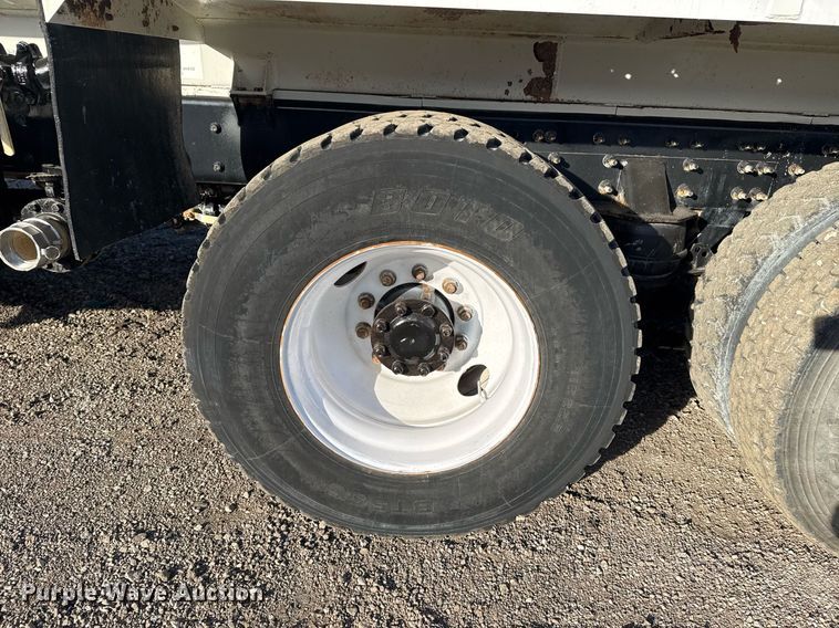 image for item EG2359 2009 International 7400 water truck