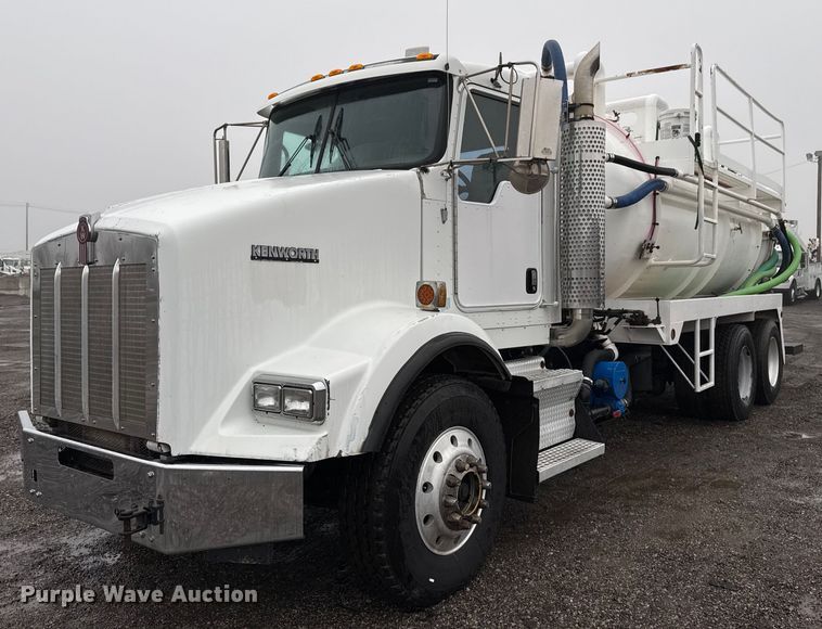 image for item EG2431 2007 Kenworth T800 vacuum truck