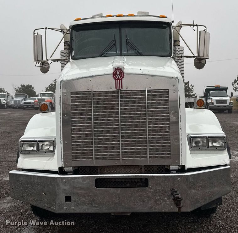 image for item EG2431 2007 Kenworth T800 vacuum truck