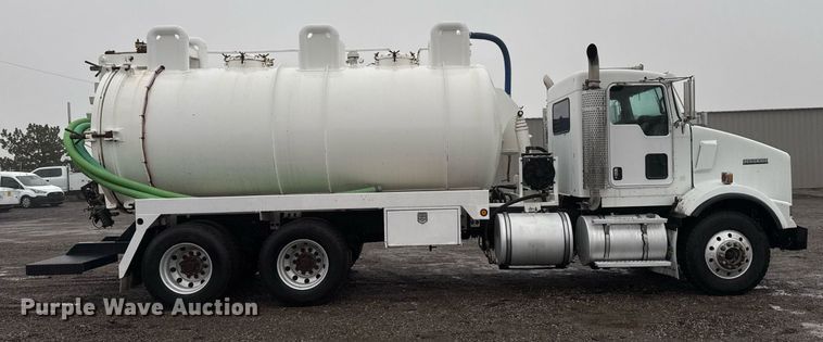 image for item EG2431 2007 Kenworth T800 vacuum truck