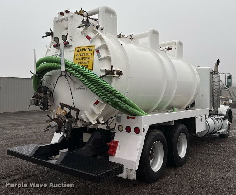 image for item EG2431 2007 Kenworth T800 vacuum truck