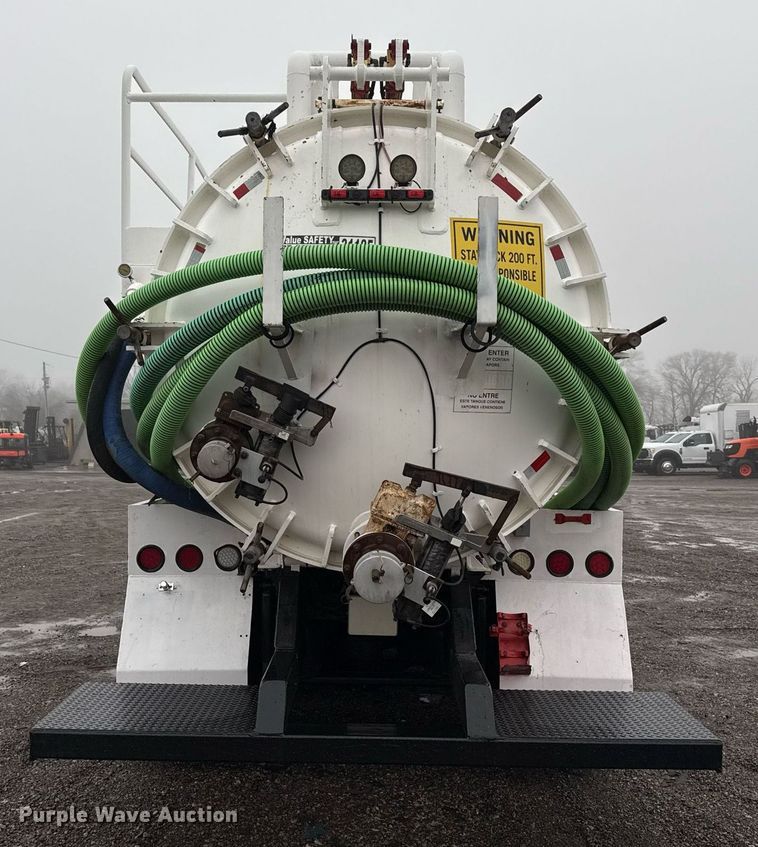 image for item EG2431 2007 Kenworth T800 vacuum truck