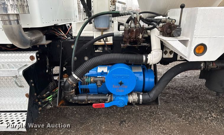 image for item EG2431 2007 Kenworth T800 vacuum truck