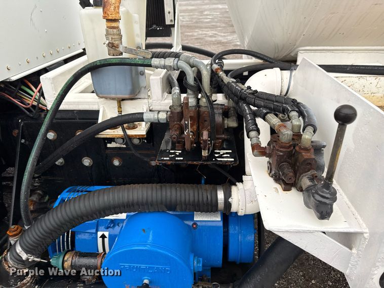 image for item EG2431 2007 Kenworth T800 vacuum truck