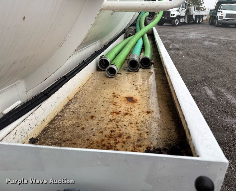 image for item EG2431 2007 Kenworth T800 vacuum truck