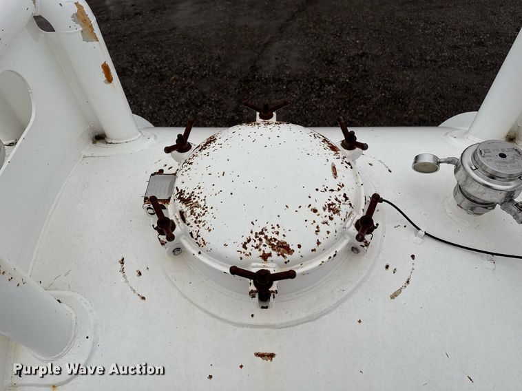 image for item EG2431 2007 Kenworth T800 vacuum truck