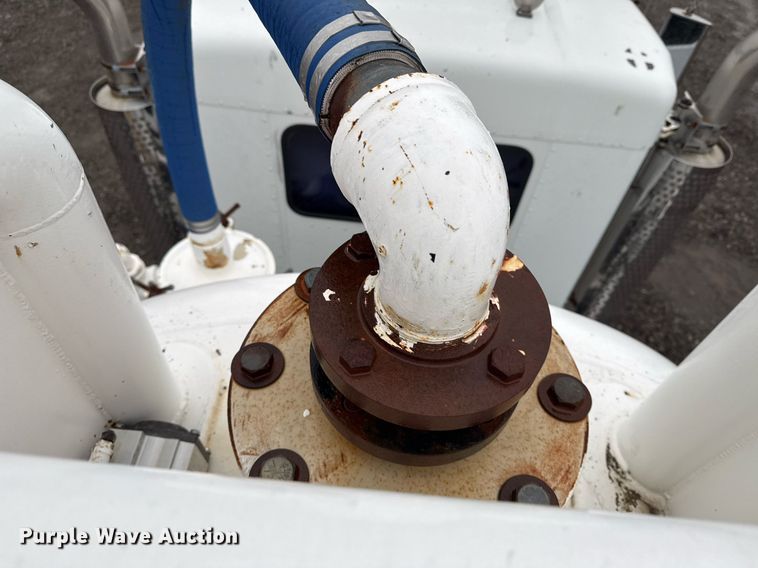 image for item EG2431 2007 Kenworth T800 vacuum truck