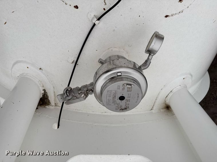 image for item EG2431 2007 Kenworth T800 vacuum truck