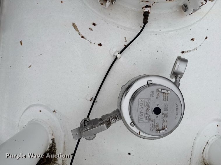 image for item EG2431 2007 Kenworth T800 vacuum truck