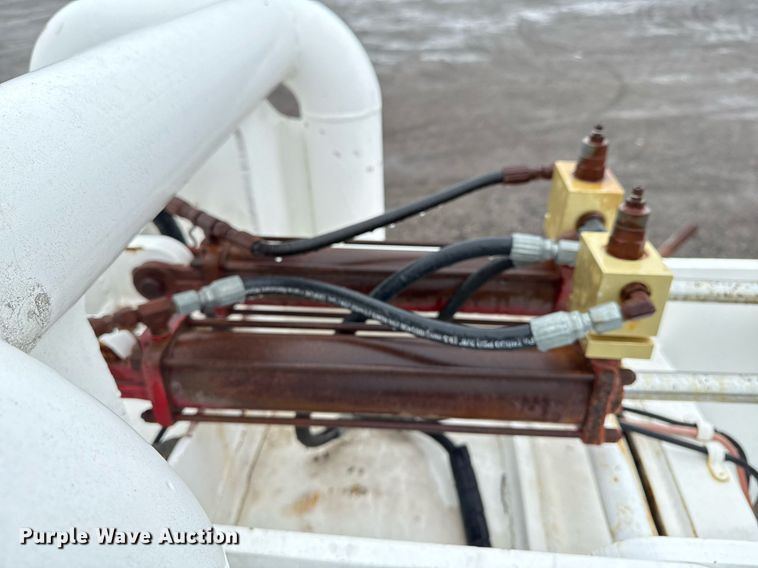 image for item EG2431 2007 Kenworth T800 vacuum truck