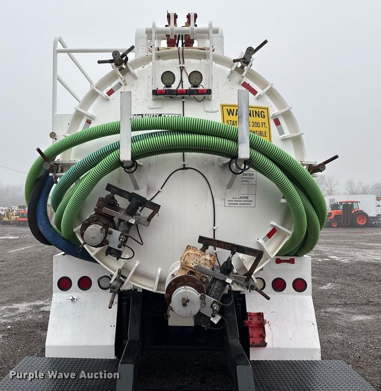 image for item EG2431 2007 Kenworth T800 vacuum truck