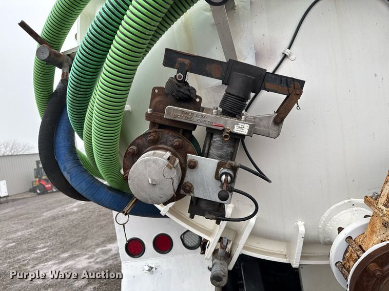 image for item EG2431 2007 Kenworth T800 vacuum truck