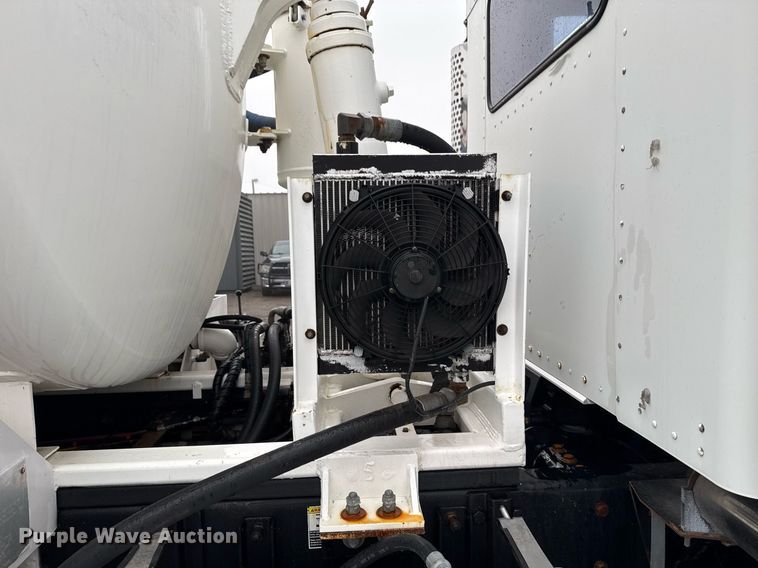 image for item EG2431 2007 Kenworth T800 vacuum truck