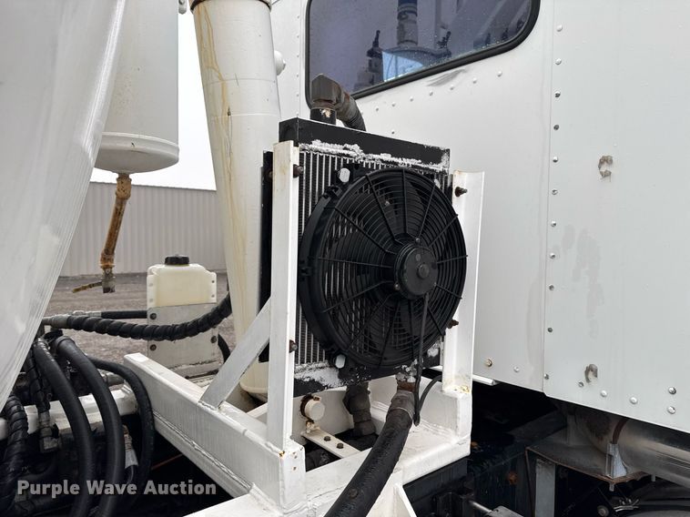 image for item EG2431 2007 Kenworth T800 vacuum truck