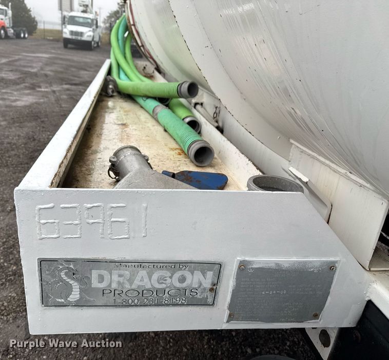 image for item EG2431 2007 Kenworth T800 vacuum truck