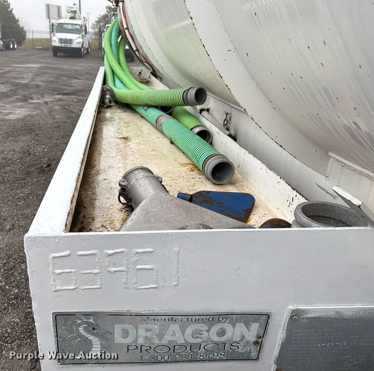 image for item EG2431 2007 Kenworth T800 vacuum truck