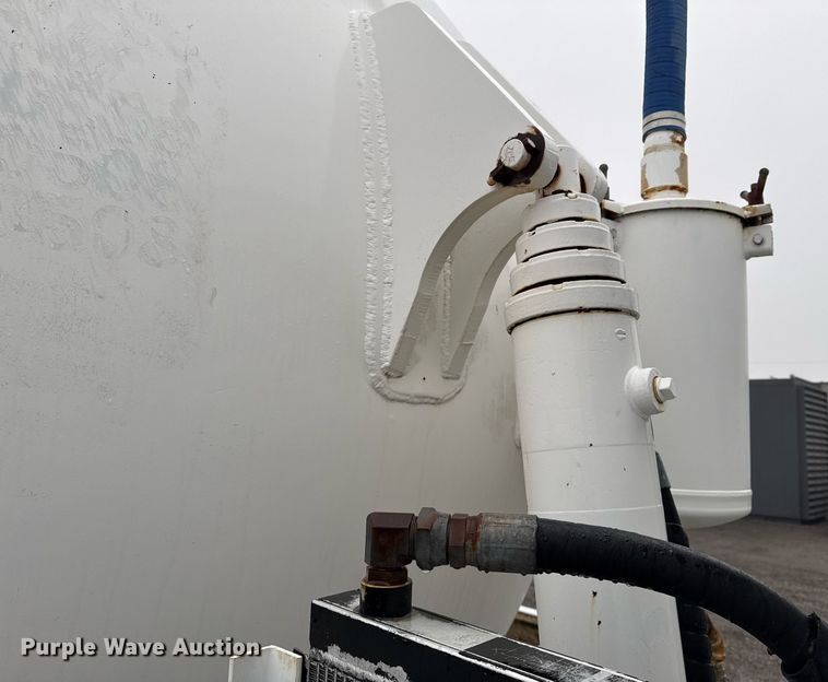 image for item EG2431 2007 Kenworth T800 vacuum truck