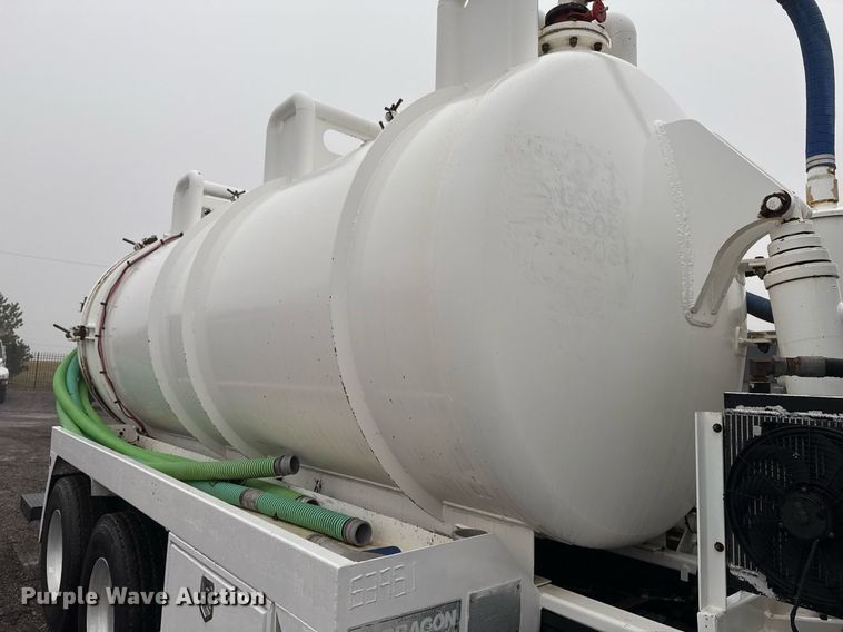 image for item EG2431 2007 Kenworth T800 vacuum truck