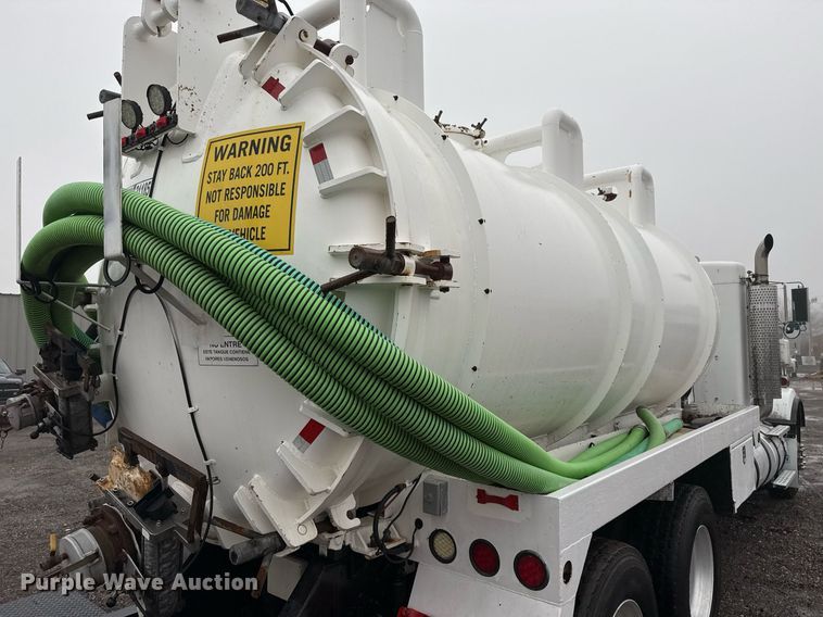 image for item EG2431 2007 Kenworth T800 vacuum truck