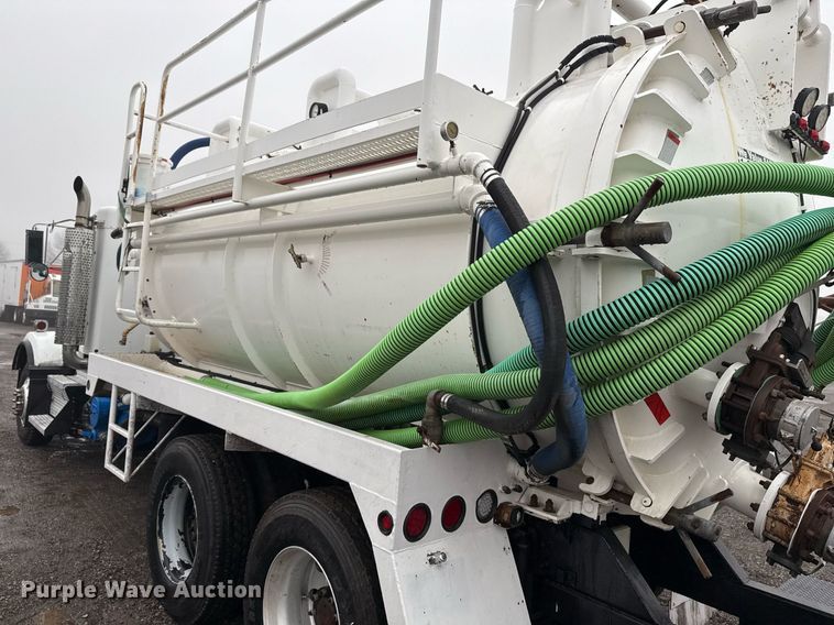 image for item EG2431 2007 Kenworth T800 vacuum truck