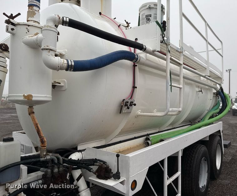 image for item EG2431 2007 Kenworth T800 vacuum truck