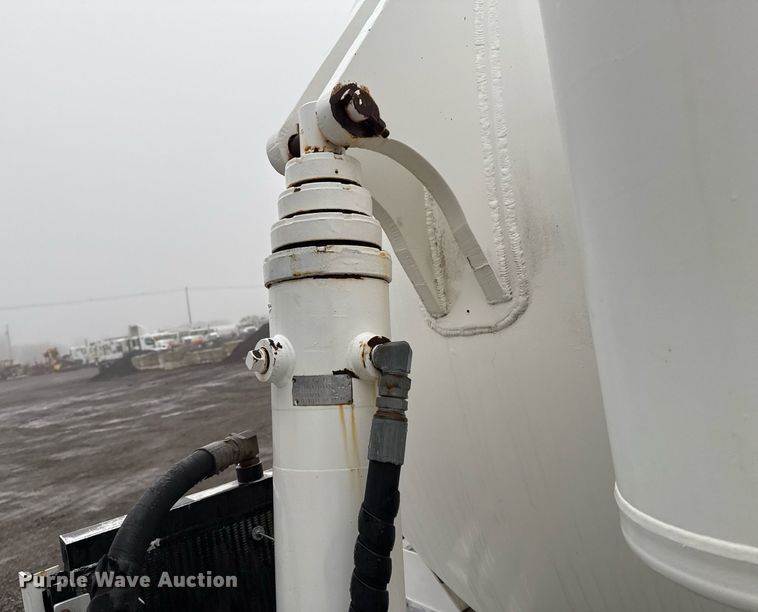 image for item EG2431 2007 Kenworth T800 vacuum truck