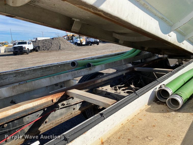 image for item EG2431 2007 Kenworth T800 vacuum truck