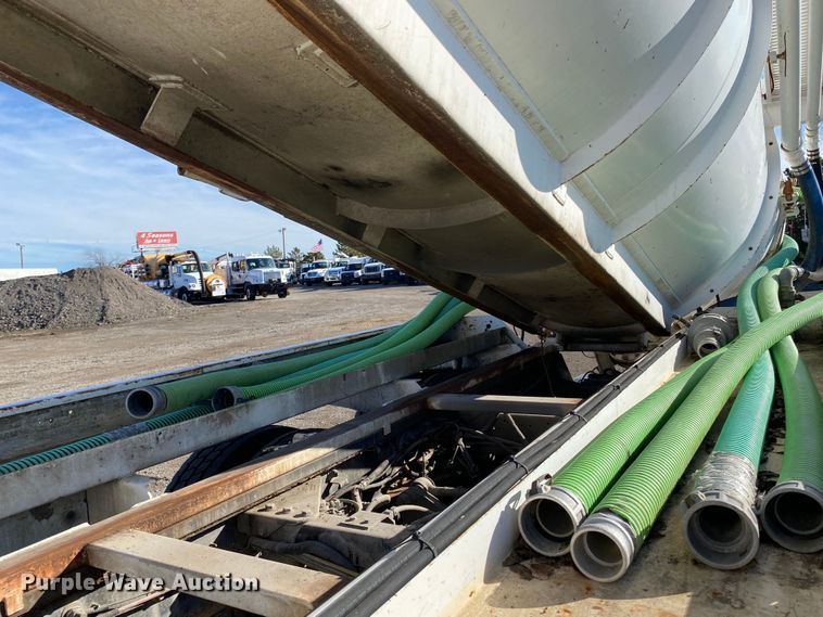 image for item EG2431 2007 Kenworth T800 vacuum truck