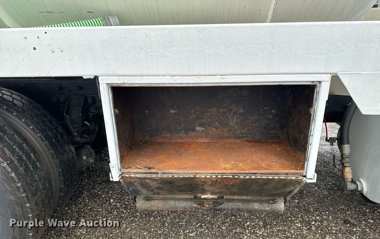 image for item EG2431 2007 Kenworth T800 vacuum truck