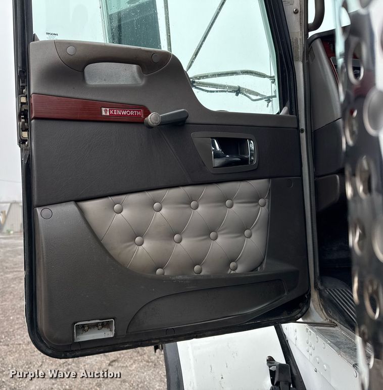 image for item EG2431 2007 Kenworth T800 vacuum truck