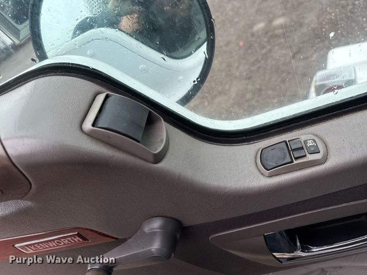 image for item EG2431 2007 Kenworth T800 vacuum truck