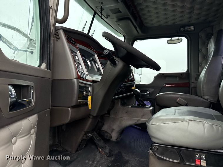 image for item EG2431 2007 Kenworth T800 vacuum truck