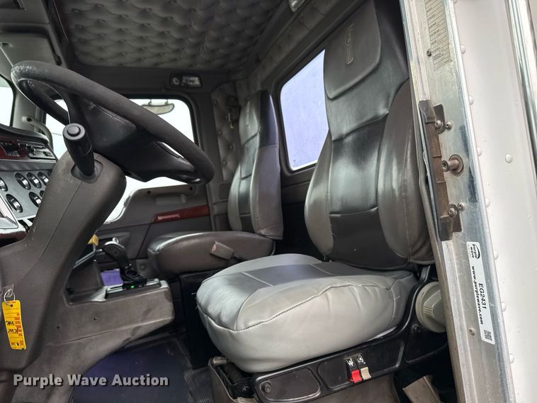 image for item EG2431 2007 Kenworth T800 vacuum truck