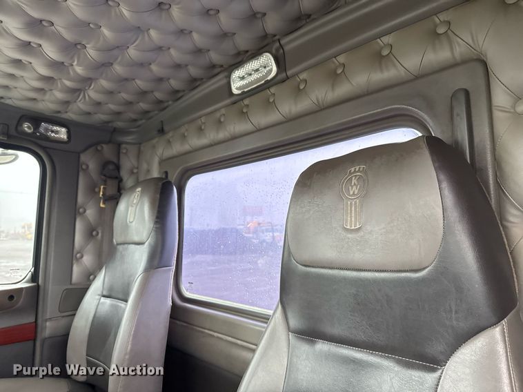 image for item EG2431 2007 Kenworth T800 vacuum truck