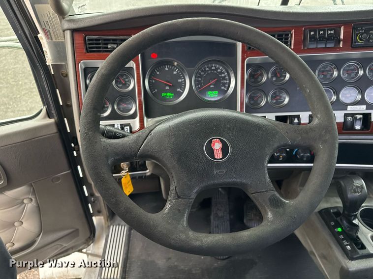 image for item EG2431 2007 Kenworth T800 vacuum truck