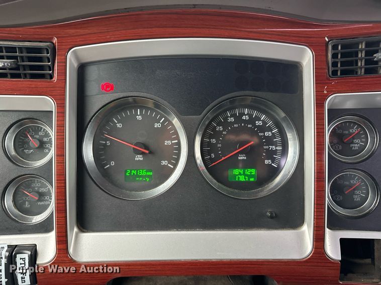 image for item EG2431 2007 Kenworth T800 vacuum truck