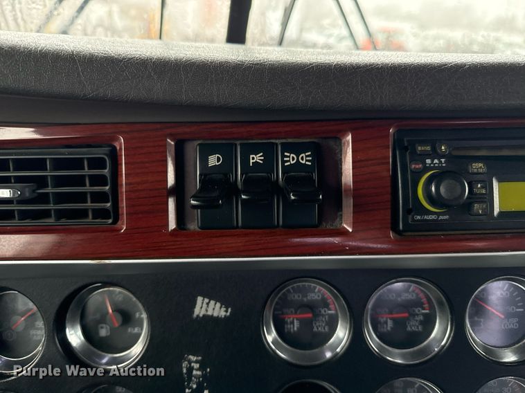 image for item EG2431 2007 Kenworth T800 vacuum truck