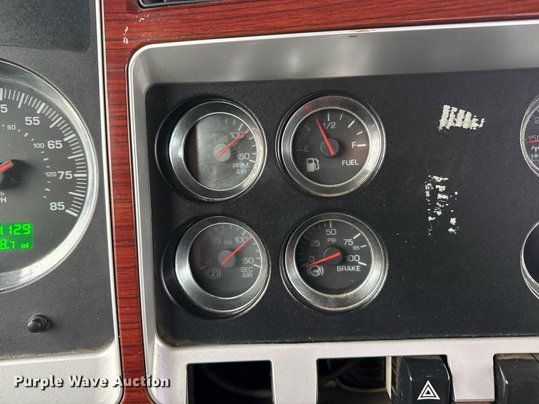 image for item EG2431 2007 Kenworth T800 vacuum truck