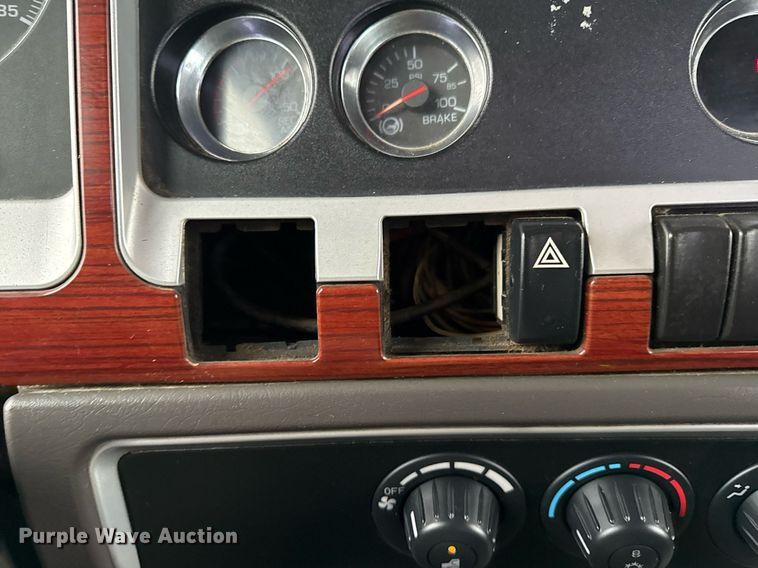 image for item EG2431 2007 Kenworth T800 vacuum truck