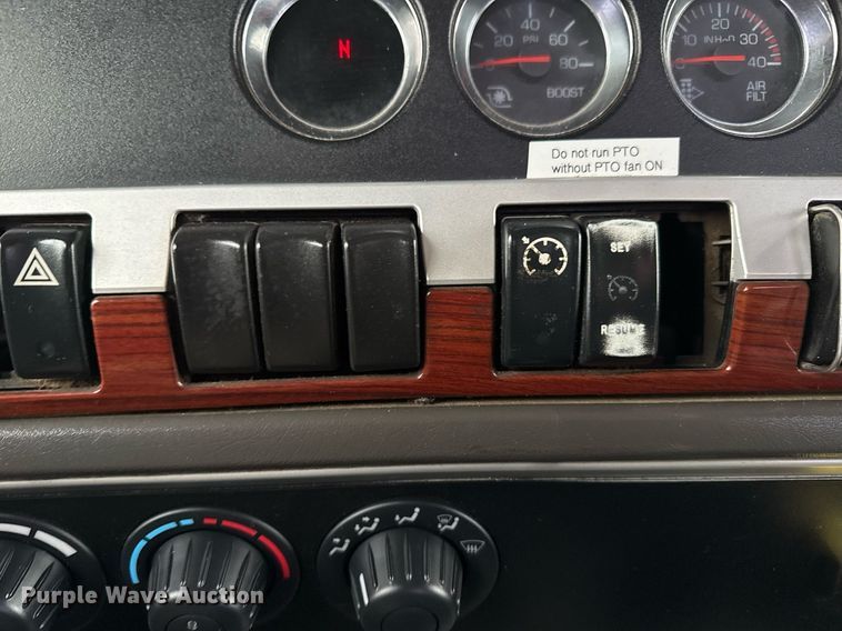 image for item EG2431 2007 Kenworth T800 vacuum truck