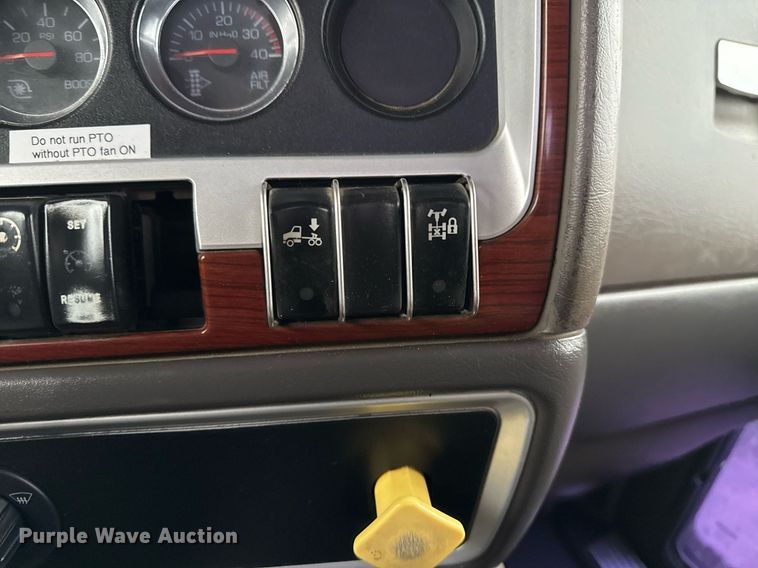 image for item EG2431 2007 Kenworth T800 vacuum truck